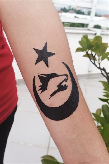 Geçici Ayyıldız Kurt ve Türk Yazılı Dövme Tattoo
